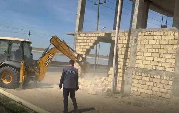 Abşeronda qanunsuz tikililər sökülüb - FOTO\VİDEO