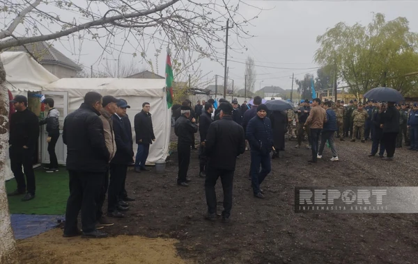 Antiterror əməliyyatında yaralanan və dünən şəhid olan zabit Salyanda dəfn edilib - FOTO