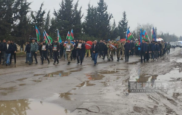 Antiterror əməliyyatında yaralanan və dünən şəhid olan zabit Salyanda dəfn edilib - FOTO