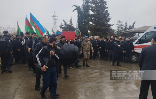 Antiterror əməliyyatında yaralanan və dünən şəhid olan zabit Salyanda dəfn edilib - FOTO
