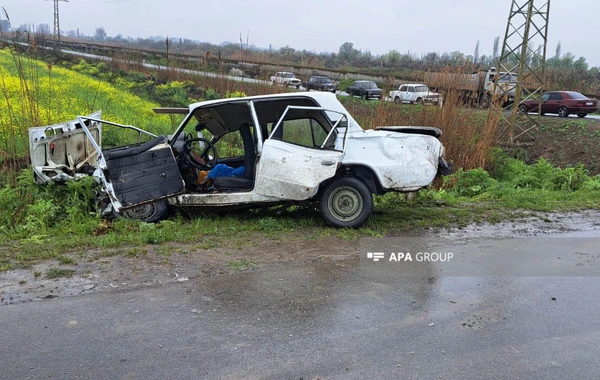 Zərdab-Kürdəmir yolunda iki maşın toqquşub - Ölən var - FOTO