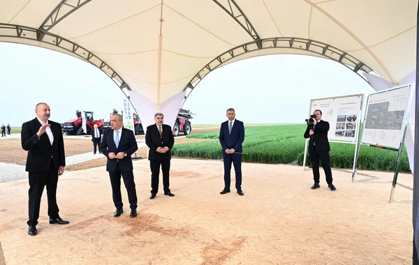 Prezident Hacıqabulda suvarma qurğuları kompleksi ilə tanış olub - FOTO