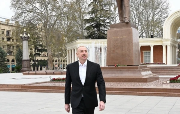 Президент Ильхам Алиев посетил памятник великому лидеру в Гяндже - ФОТО