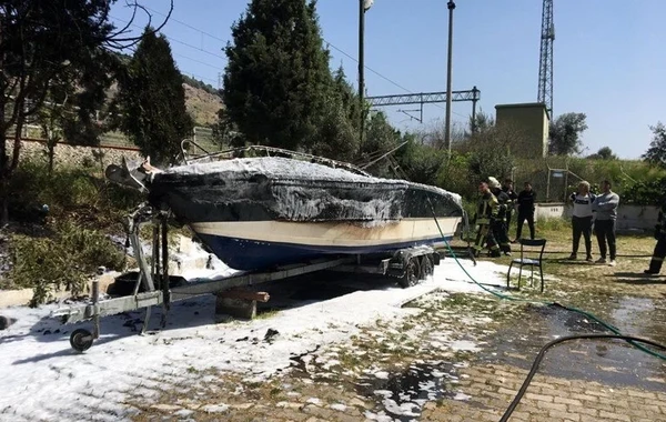 45 min dollarlıq qayıq yanaraq yararsız hala düşüb - FOTO