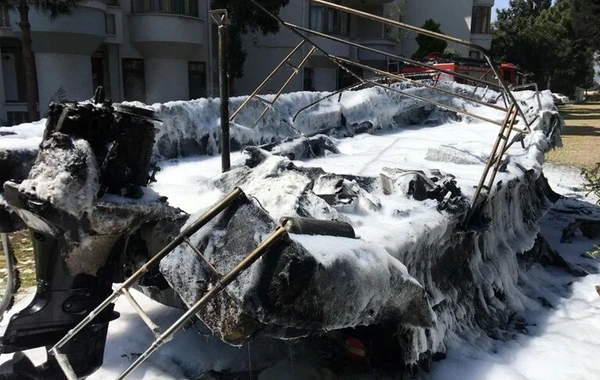 45 min dollarlıq qayıq yanaraq yararsız hala düşüb - FOTO