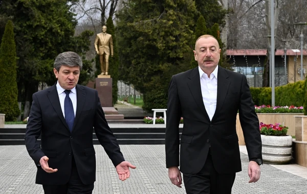 Президент Азербайджана посетил памятник общенациональному лидеру Гейдару Алиеву в Габале - ФОТО