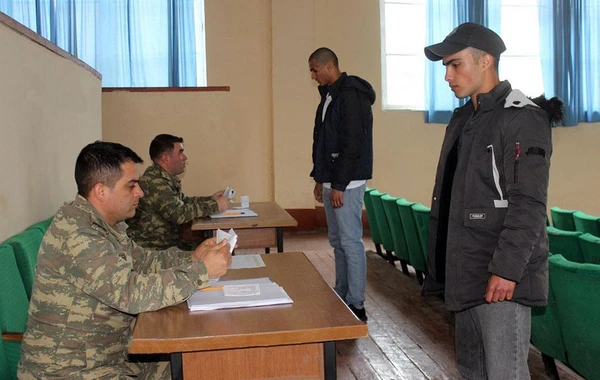 MN: Gənc əsgərlərin ailə üzvləri və yaxınları ilə görüşü məhdudlaşdırılıb - FOTO
