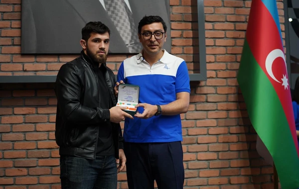 Fərid Qayıbov beynəlxalq yarışlarda uğurlu çıxış edən idmançılarla görüşüb - FOTO