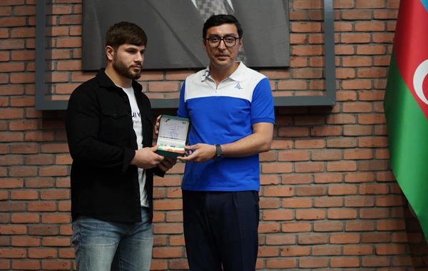 Fərid Qayıbov beynəlxalq yarışlarda uğurlu çıxış edən idmançılarla görüşüb - FOTO