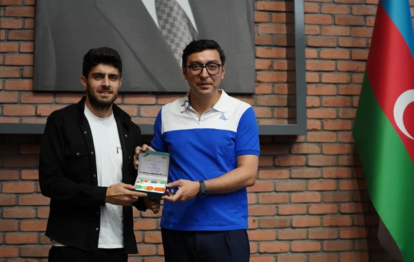 Fərid Qayıbov beynəlxalq yarışlarda uğurlu çıxış edən idmançılarla görüşüb - FOTO