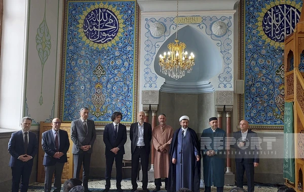 Gürcüstanın Baş naziri Tbilisidəki Cümə məscidində olub, müsəlmanları təbrik edib - FOTO