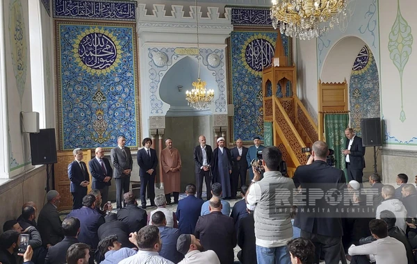 Gürcüstanın Baş naziri Tbilisidəki Cümə məscidində olub, müsəlmanları təbrik edib - FOTO