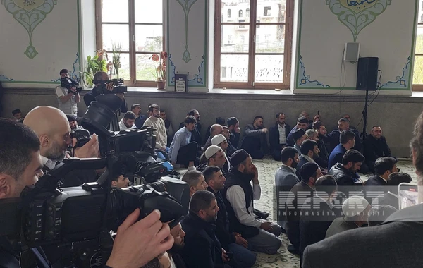 Gürcüstanın Baş naziri Tbilisidəki Cümə məscidində olub, müsəlmanları təbrik edib - FOTO