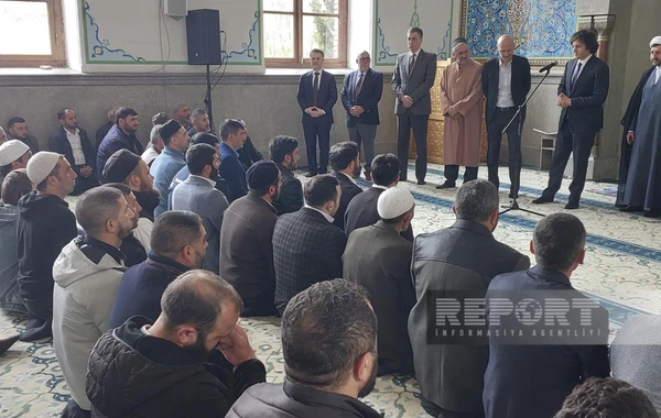 Gürcüstanın Baş naziri Tbilisidəki Cümə məscidində olub, müsəlmanları təbrik edib - FOTO