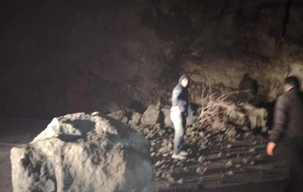 Naxçıvanda qaya uçqunu baş verib - FOTO