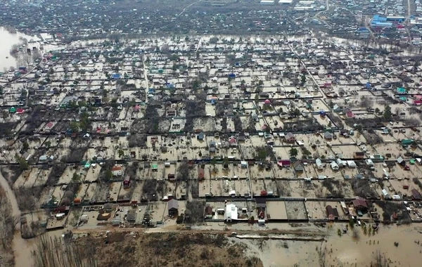 Orenburqda bir gecədə daha 361 ev su altında qalıb