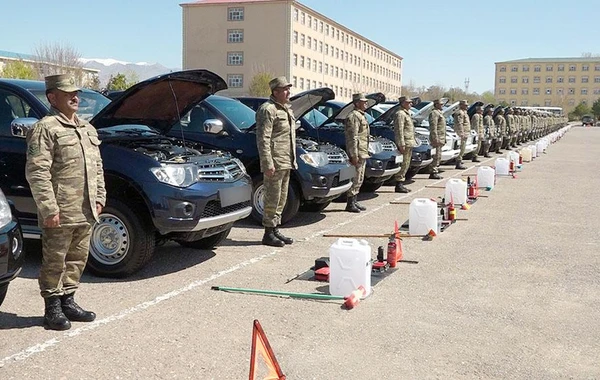 Əlahiddə Ümumqoşun Ordunun texnikalarına baxış keçirilib - FOTO