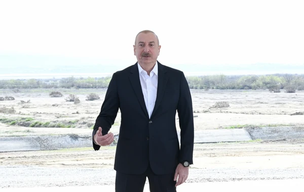 İlham Əliyev Şirvan suvarma kanalının təməlini qoyub, çıxış edib - YENİLƏNİB - FOTO