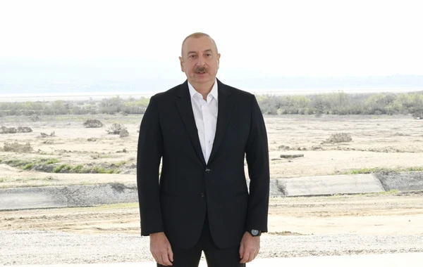İlham Əliyev Şirvan suvarma kanalının təməlini qoyub, çıxış edib - YENİLƏNİB - FOTO