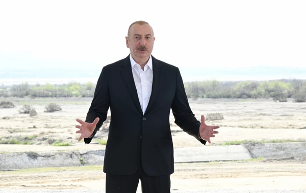 İlham Əliyev Şirvan suvarma kanalının təməlini qoyub, çıxış edib - YENİLƏNİB - FOTO