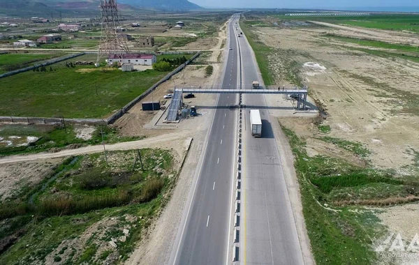 Bakı-Quba yolunda yeni yerüstü piyada keçidinin inşası yekunlaşmaq üzrədir - FOTO