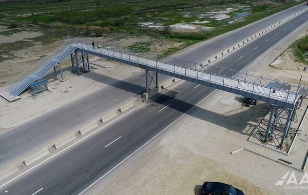 Bakı-Quba yolunda yeni yerüstü piyada keçidinin inşası yekunlaşmaq üzrədir - FOTO