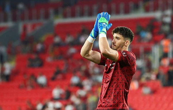 Altay Bayındır yenidən Türkiyə Super Liqasına qayıdır