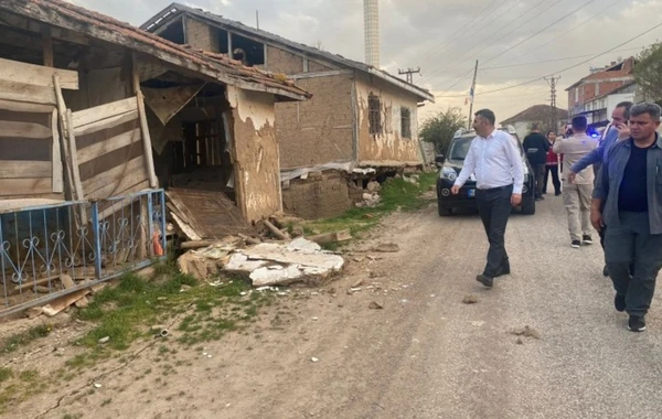 Türkiyədə güclü zəlzələ olub, dağıntılar və xəsarət alan var - YENİLƏNİB - FOTO/VİDEO