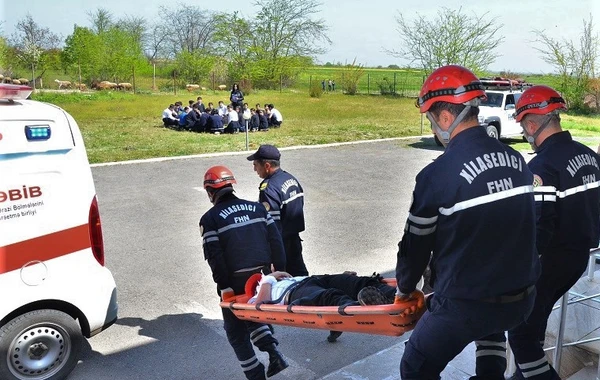 FHN Ağdamda orta məktəbdə mülki müdafiə məşqi keçirib - FOTO
