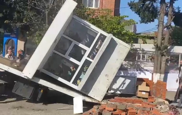 Nazirlik Lənkəranda qanunsuz tikililəri söküb - FOTO
