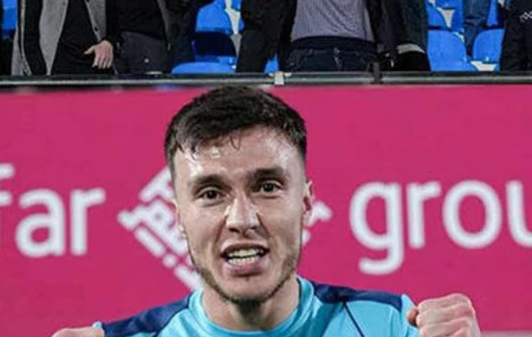 Azərbaycanda futbolçunun atası oğluna maraqlı pankart açdı - FOTO