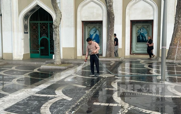 Bakının mərkəzində kanalizasiya borularında tıxanma olub - FOTO