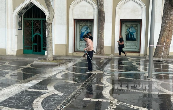 Bakının mərkəzində kanalizasiya borularında tıxanma olub - FOTO