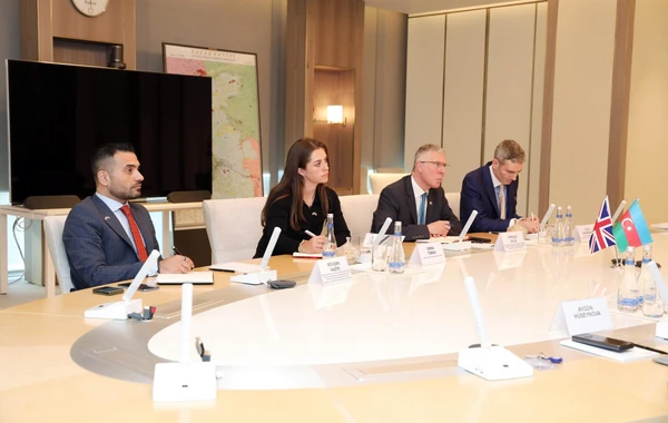 SOCAR prezidenti Böyük Britaniyanın rəsmiləri ilə əməkdaşlıq məsələlərini müzakirə edib - FOTO