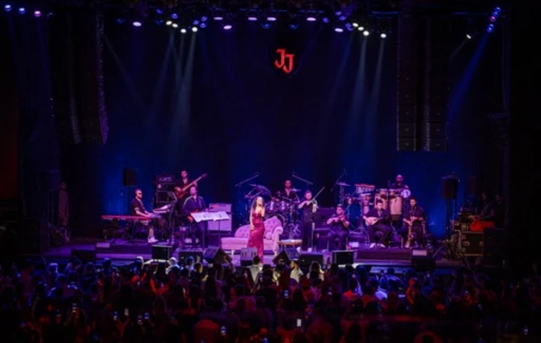 “Jolly Joker”in ilk qlobal məkanı “Jolly Joker Bakı”da Yıldız Tilbe izdihamı - FOTO