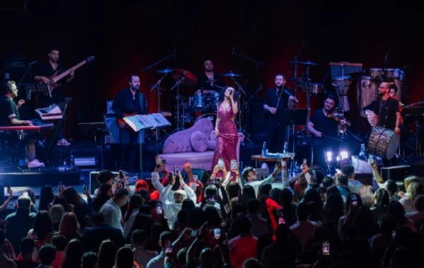 “Jolly Joker”in ilk qlobal məkanı “Jolly Joker Bakı”da Yıldız Tilbe izdihamı - FOTO
