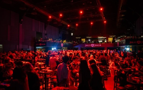 “Jolly Joker”in ilk qlobal məkanı “Jolly Joker Bakı”da Yıldız Tilbe izdihamı - FOTO