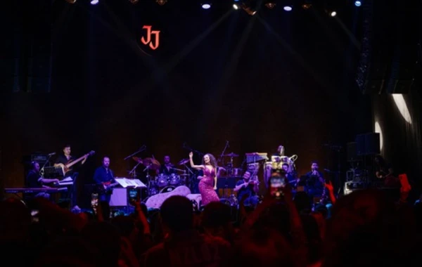 “Jolly Joker”in ilk qlobal məkanı “Jolly Joker Bakı”da Yıldız Tilbe izdihamı - FOTO