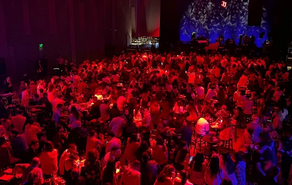 “Jolly Joker”in ilk qlobal məkanı “Jolly Joker Bakı”da Yıldız Tilbe izdihamı - FOTO