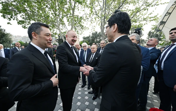 İlham Əliyev və Sadır Japarov Bakıda Çingiz Aytmatovun abidəsinin açılışında iştirak ediblər - YENİLƏNİB