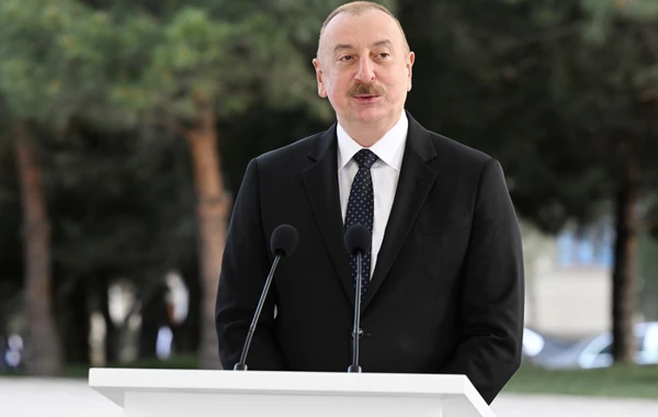 İlham Əliyev və Sadır Japarov Bakıda Çingiz Aytmatovun abidəsinin açılışında iştirak ediblər - YENİLƏNİB
