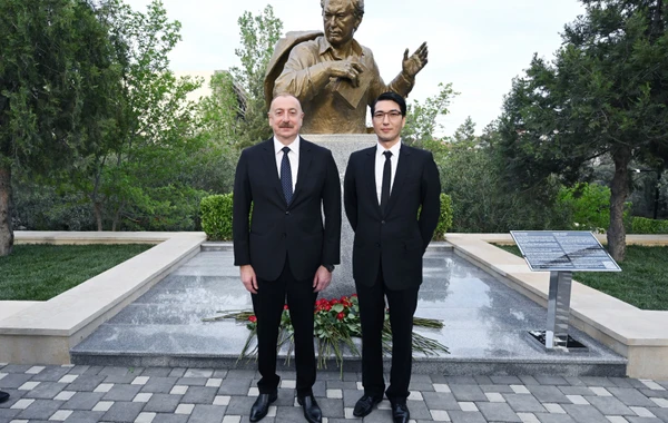İlham Əliyev və Sadır Japarov Bakıda Çingiz Aytmatovun abidəsinin açılışında iştirak ediblər - YENİLƏNİB