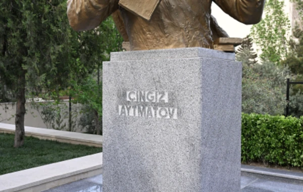 İlham Əliyev və Sadır Japarov Bakıda Çingiz Aytmatovun abidəsinin açılışında iştirak ediblər - YENİLƏNİB