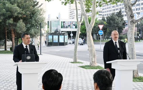 İlham Əliyev və Sadır Japarov Bakıda Çingiz Aytmatovun abidəsinin açılışında iştirak ediblər - YENİLƏNİB