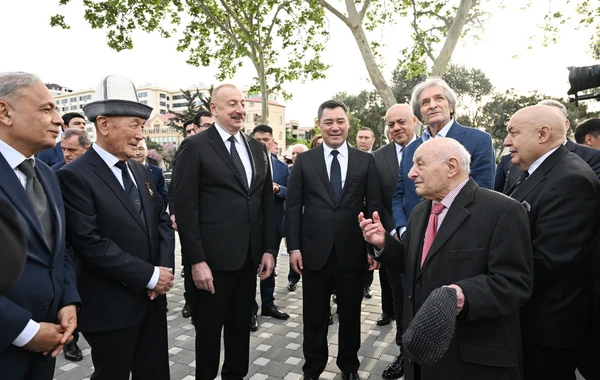 İlham Əliyev və Sadır Japarov Bakıda Çingiz Aytmatovun abidəsinin açılışında iştirak ediblər - YENİLƏNİB