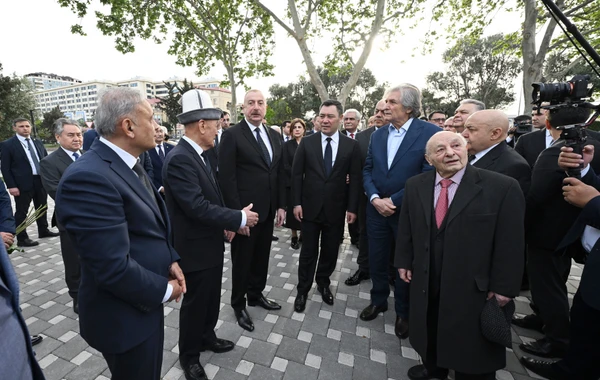 İlham Əliyev və Sadır Japarov Bakıda Çingiz Aytmatovun abidəsinin açılışında iştirak ediblər - YENİLƏNİB
