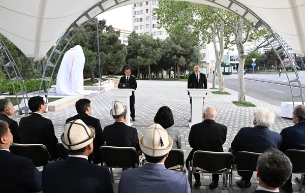 İlham Əliyev və Sadır Japarov Bakıda Çingiz Aytmatovun abidəsinin açılışında iştirak ediblər - YENİLƏNİB