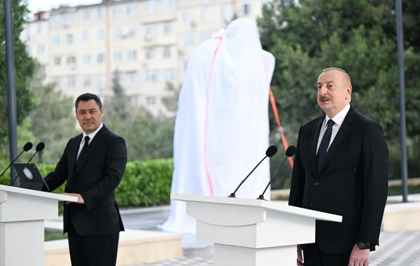 İlham Əliyev və Sadır Japarov Bakıda Çingiz Aytmatovun abidəsinin açılışında iştirak ediblər - YENİLƏNİB