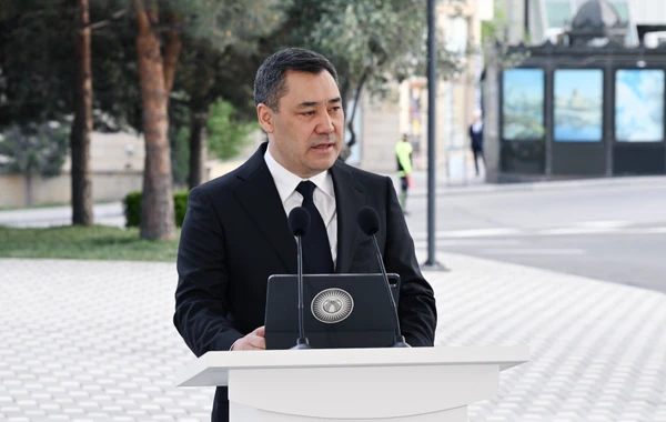 İlham Əliyev və Sadır Japarov Bakıda Çingiz Aytmatovun abidəsinin açılışında iştirak ediblər - YENİLƏNİB