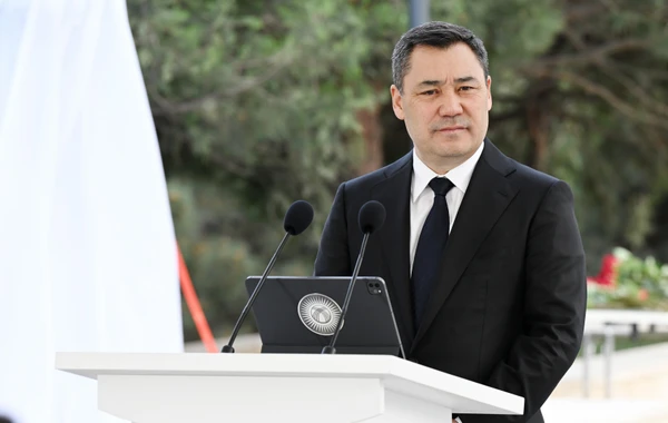 İlham Əliyev və Sadır Japarov Bakıda Çingiz Aytmatovun abidəsinin açılışında iştirak ediblər - YENİLƏNİB